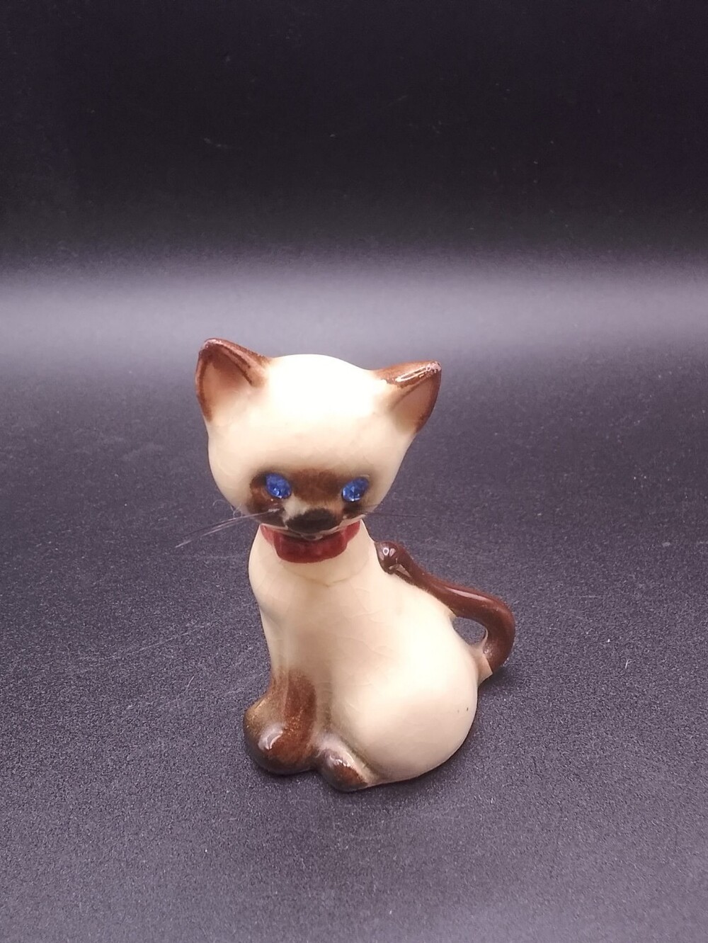 Single Seimese Cat Shaker Blue Rhinestone Eyes Read